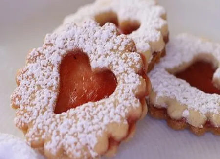 Biscuits en tranches à la confiture