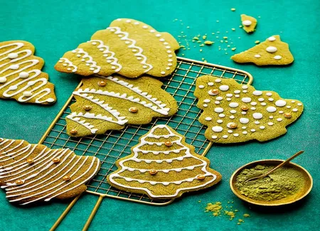 Biscuits sapins de noël au thé matcha