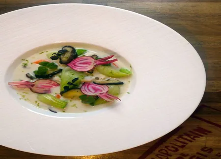 Blanquette de lotte au lait de coco en plat de paul-arthur berlan, chef du metropolitain