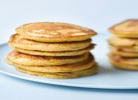 Blinis de pois cassés et jambon fumé