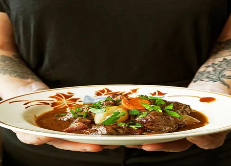 Boeuf bourguignon authentique aux champignons de paris