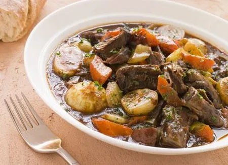 Boeuf bourguignon aux oignons