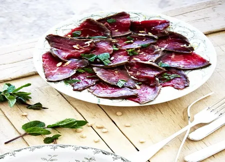Boeuf mariné asia, pesto de menthe et anchoïade