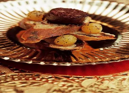 Boudin basque tartiné et raisins blonds