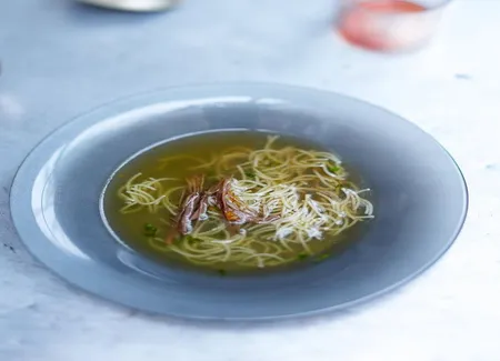 Bouillon à la queue de boeuf et vermicelles