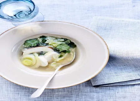 Bouillon aux algues et noix de saint-jacques