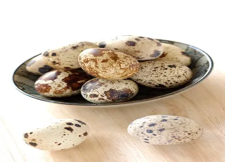 Bouillon aux oeufs de caille à l'ail