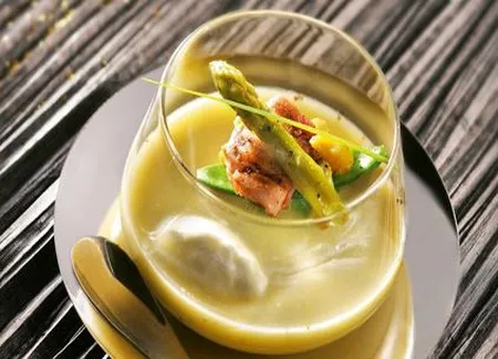 Bouillon d'asperges, sot-l'y-laisse et sarriette
