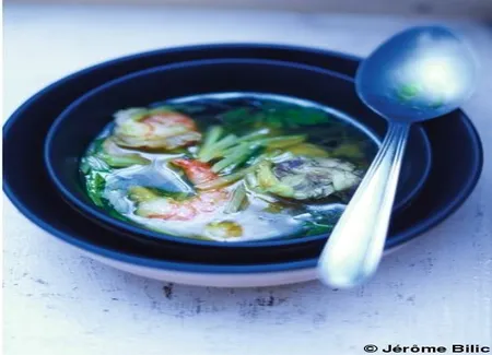 Bouillon de chou chinois aux crevettes et galanga