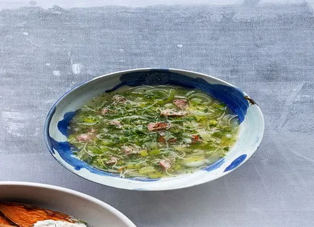 Bouillon de poireaux à la saucisse de morteau