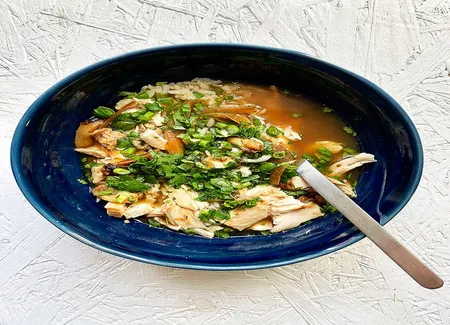 Bouillon, riz et poulet à l'asiatique