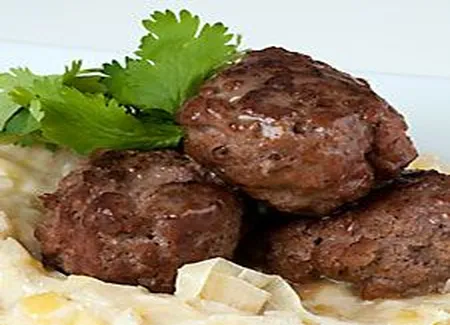Boulettes dagneau et poireaux crème