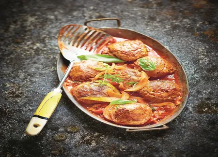 Boulettes de viande à la tomate et aux herbes