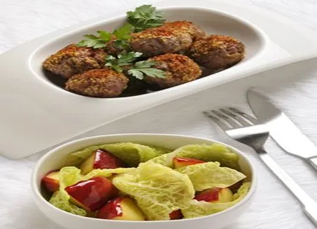Boulettes de viande, pommes et chou