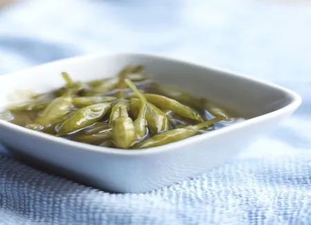 Boutons d'ail des ours au vinaigre