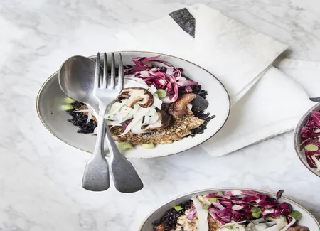Bowl de riz noir, daurade, fenouil