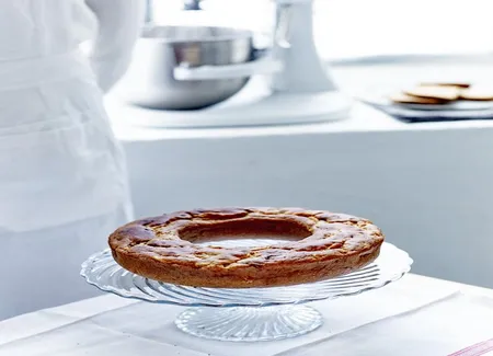 Bread cake pomme cannelle
