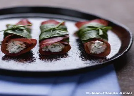 Bresaola au chèvre frais, épinards et ciboulette
