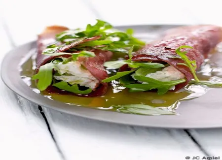 Bresaola, ricotta, roquette et basilic