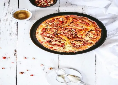 Brioche à la crème d'amande et pralines roses