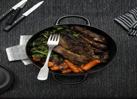 Brisket de fête aux légumes rôtis
