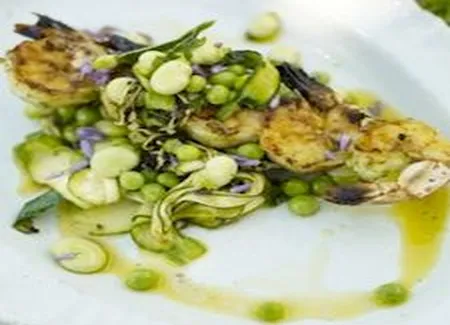 Brochettes de crevettes et légumes d'été