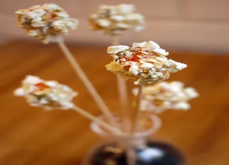 Brochettes de foie gras au pop corn en apéro de paul-arthur berlan, chef du metropolitain