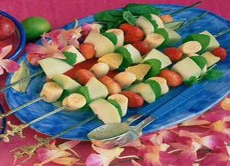 Brochettes de fruits au rhum