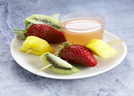 Brochettes de fruits frais