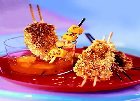 Brochettes de lapin au sésame et dés de mangue