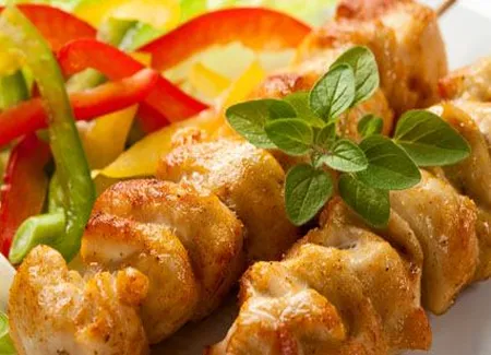 Brochettes de poulet épicées