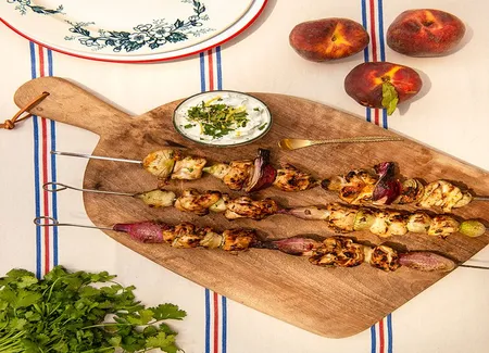 Brochettes de poulet mariné aux pêches