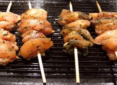 Brochettes de poulet (sauce chasseur)