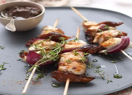 Brochettes de poulet, tomates séchées