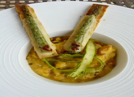 Brouillade aux champignons et mouillettes asperges verte-comté