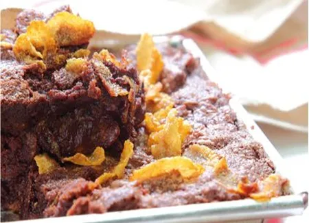 Brownie au chocolat et pétales de maïs parfumés au gingembre