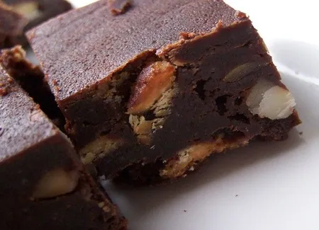 Brownies au chocolat blanc et aux noix de macadamia