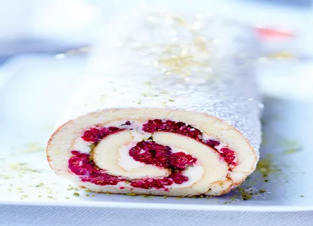 Bûche framboises et pistaches