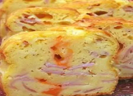 Cake au cheddar, au jambon, à la bière et à la moutarde