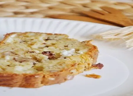 Cake au chèvre, noix et oignon