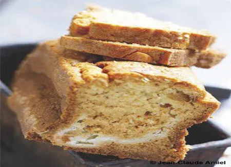 Cake au gorgonzola, miel et romarin frais