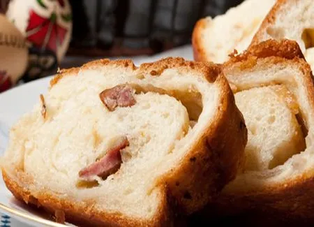 Cake aux oignons, lardons et gruyère