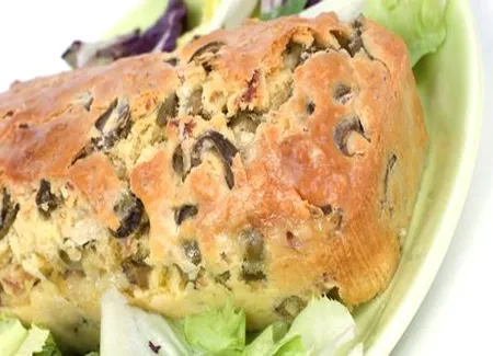 Cake aux olives et au romarin