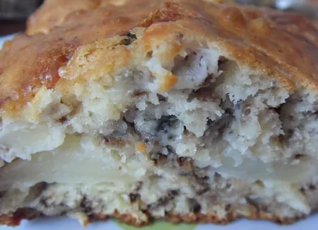 Cake aux poires, au roquefort et aux noix