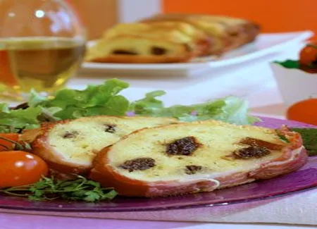 Cake aux pruneaux et au lard