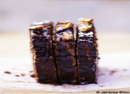 Cake chocolat, glaçage caramel-chocolat