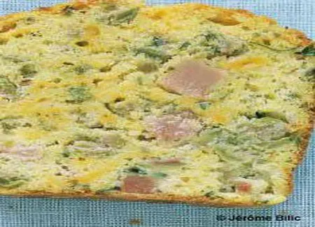 Cake olives vertes, mimolette, jambon aux herbes