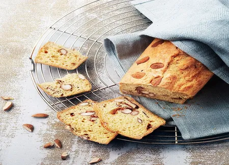 Cake salé au lard et lait d'amande
