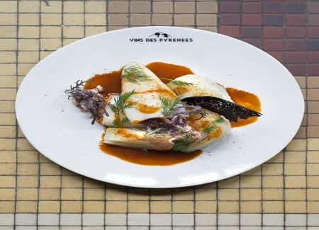 Calamars farcis, piquillos et fenouil