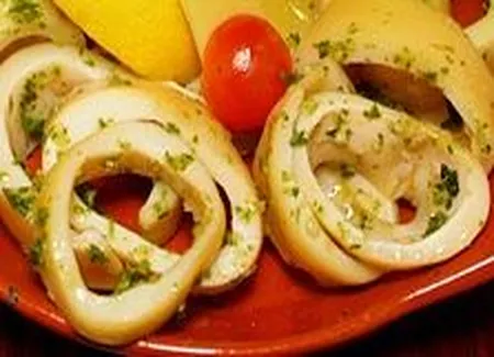 Calamars grillés saucées à la mangue et au cactus
